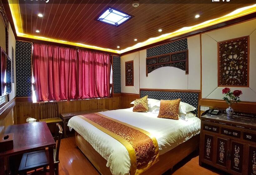 Отель Yangshuo Li River Lodge