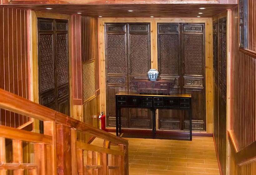 Отель Yangshuo Li River Lodge