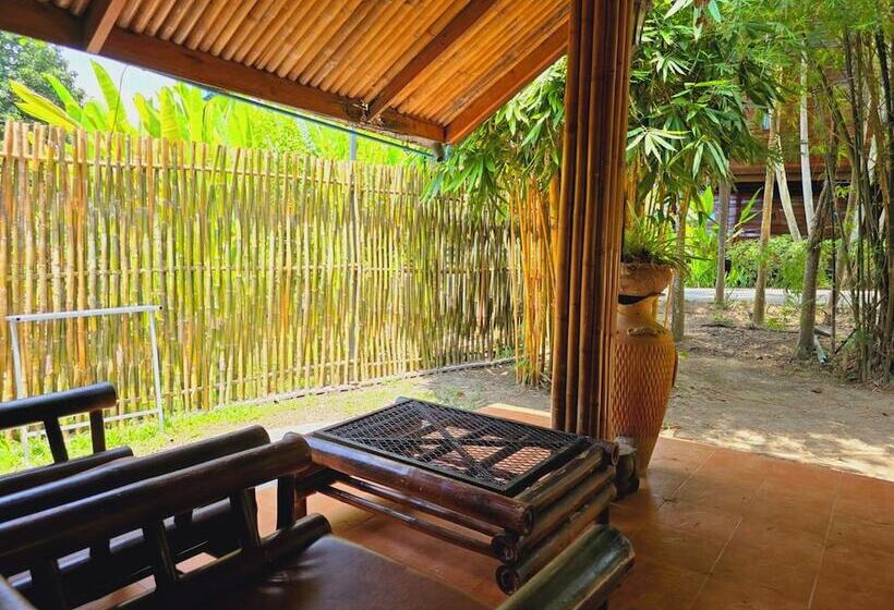 Kaengkrachan Boathouse Paradise Resort