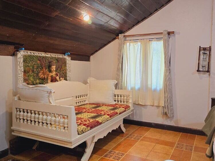 Kaengkrachan Boathouse Paradise Resort