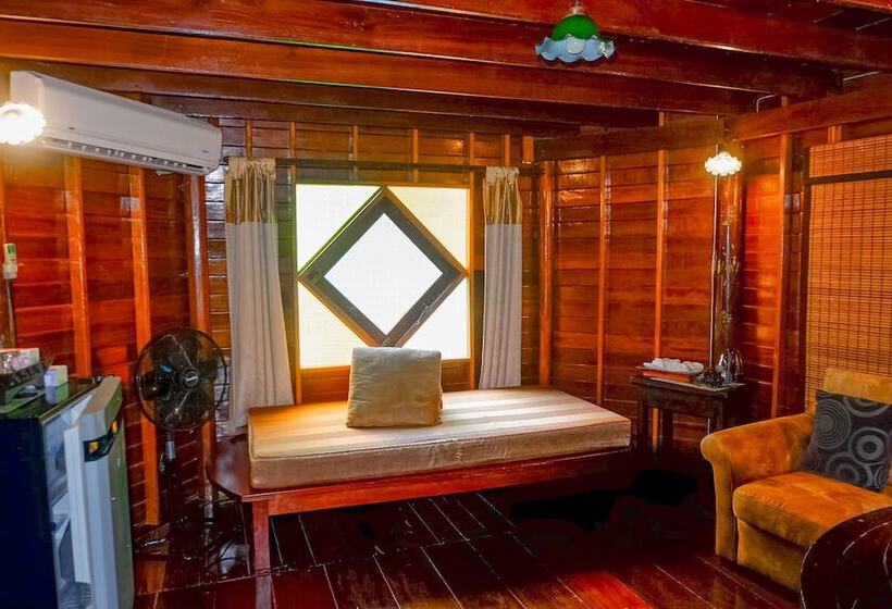 Kaengkrachan Boathouse Paradise Resort