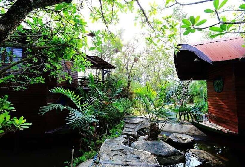 Kaengkrachan Boathouse Paradise Resort