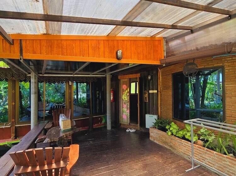 Kaengkrachan Boathouse Paradise Resort