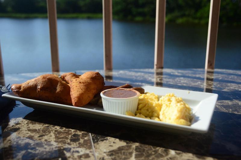 Lamanai Hotel & Marina