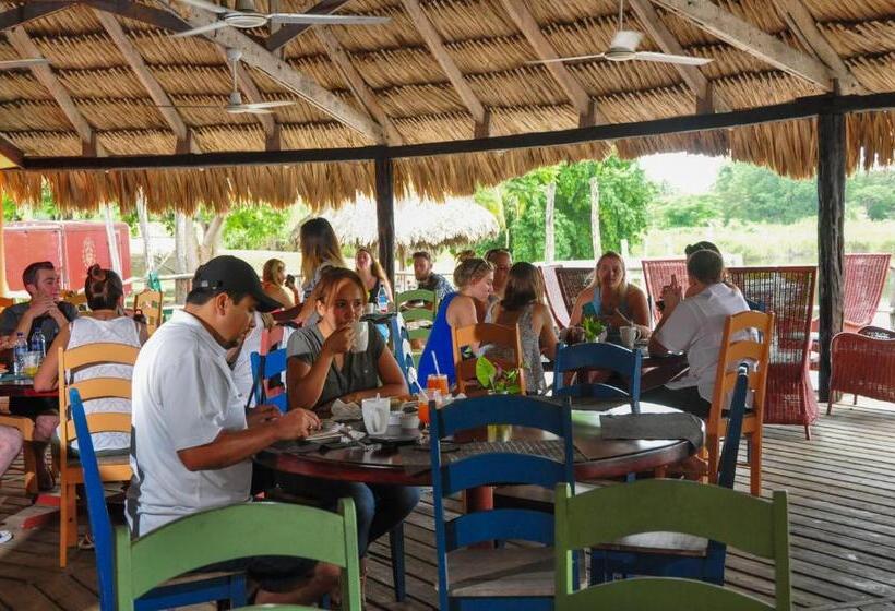 Lamanai Hotel & Marina