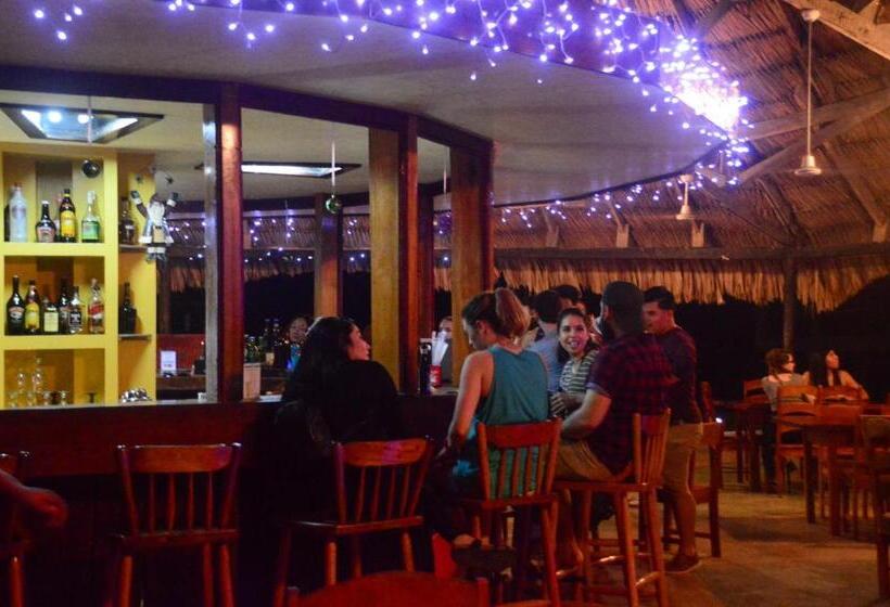 Lamanai Hotel & Marina