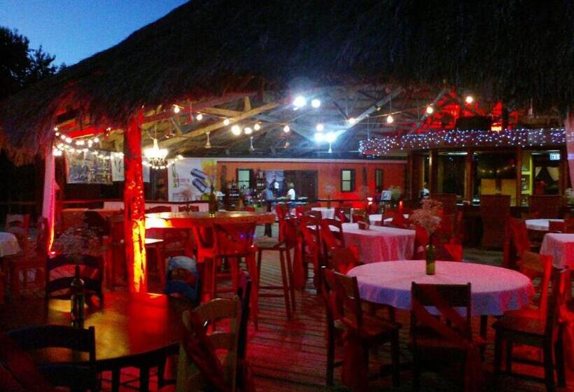 Lamanai Hotel & Marina