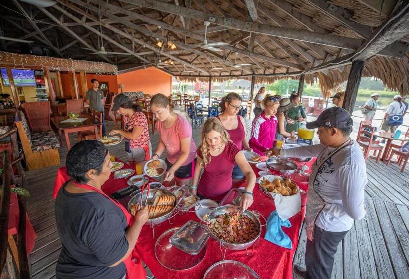 Lamanai Hotel & Marina