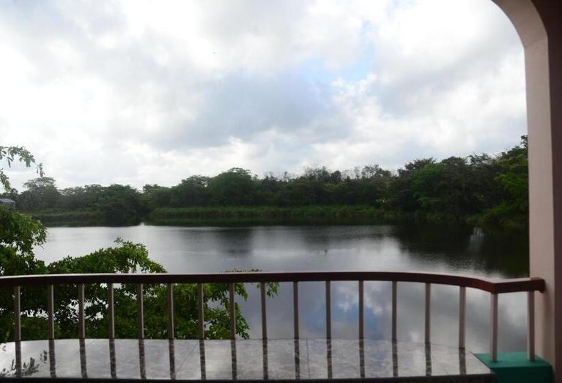 Lamanai Hotel & Marina