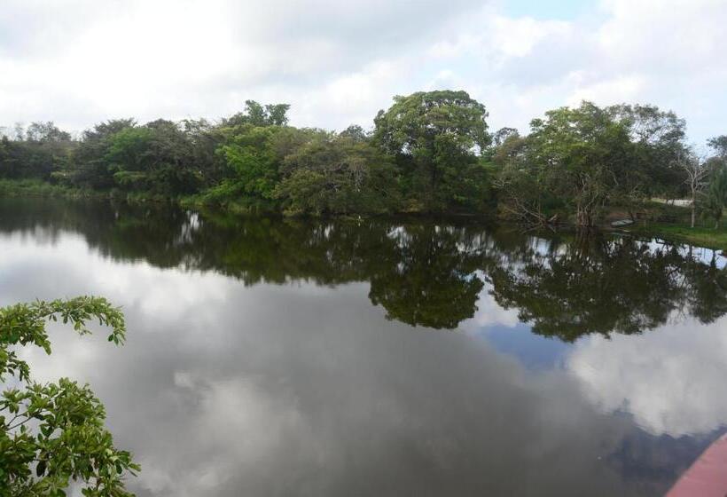 Lamanai Hotel & Marina