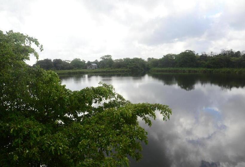 Lamanai Hotel & Marina