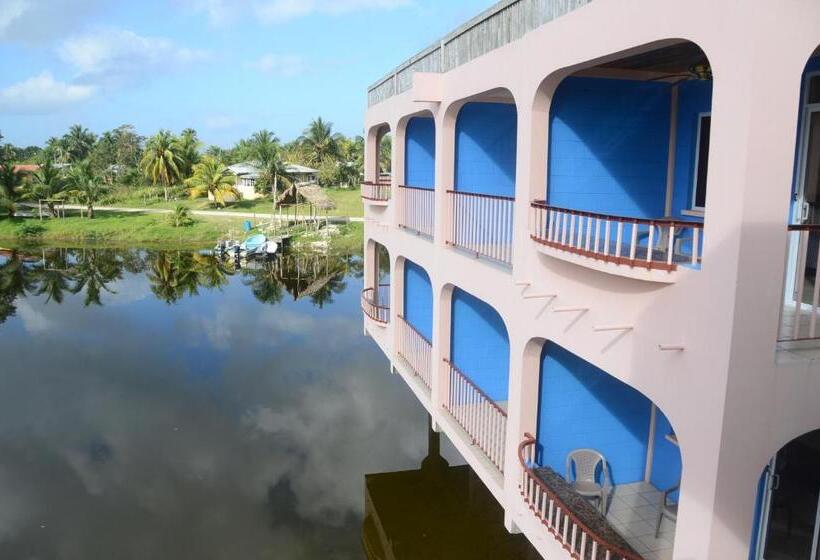 Lamanai Hotel & Marina