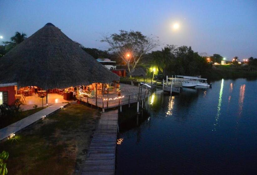 Lamanai Hotel & Marina