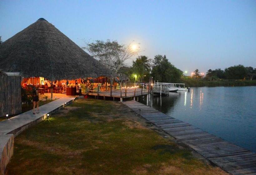 Lamanai Hotel & Marina