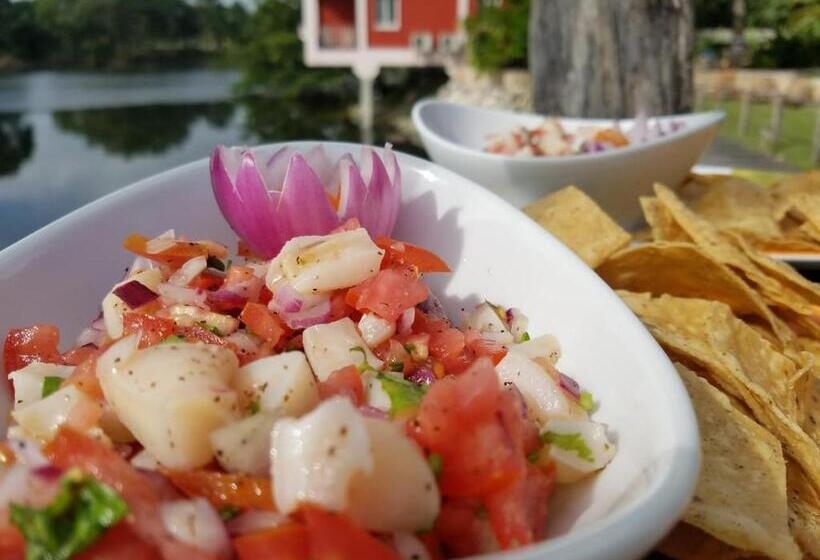 Lamanai Hotel & Marina