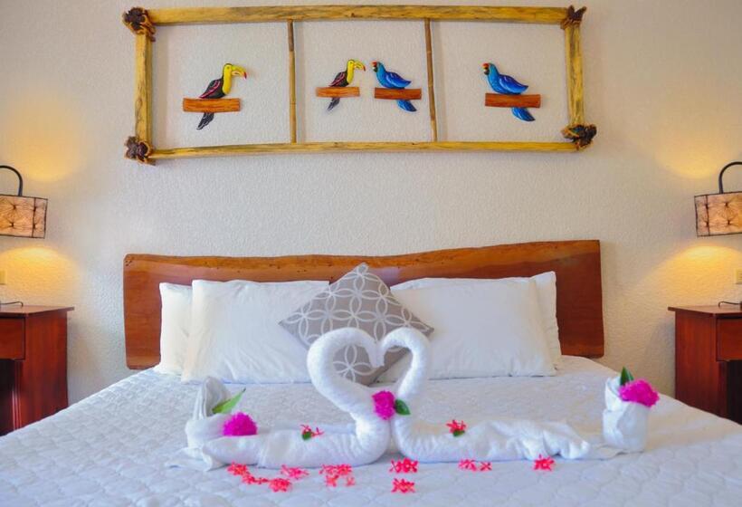 Lamanai Hotel & Marina