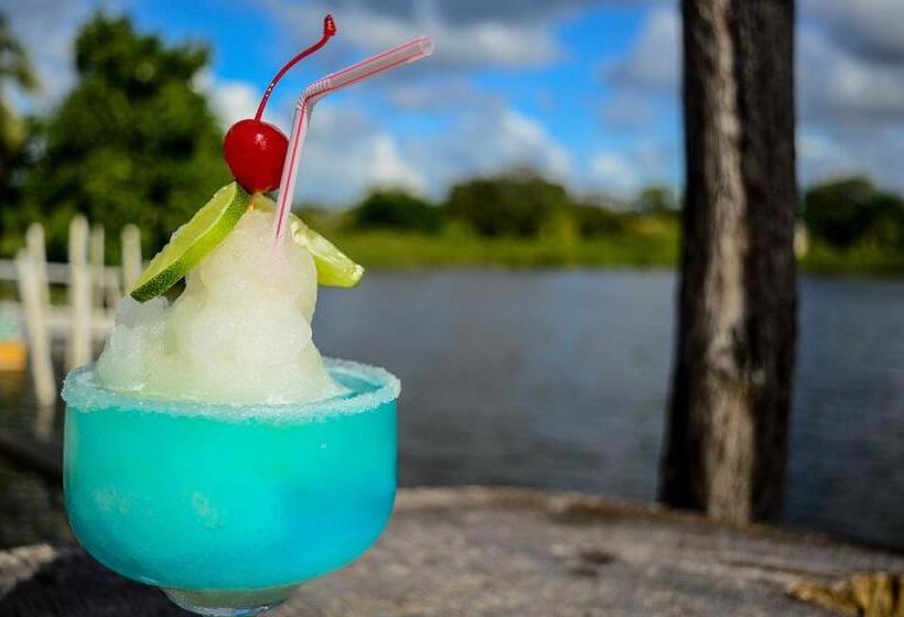 Lamanai Hotel & Marina