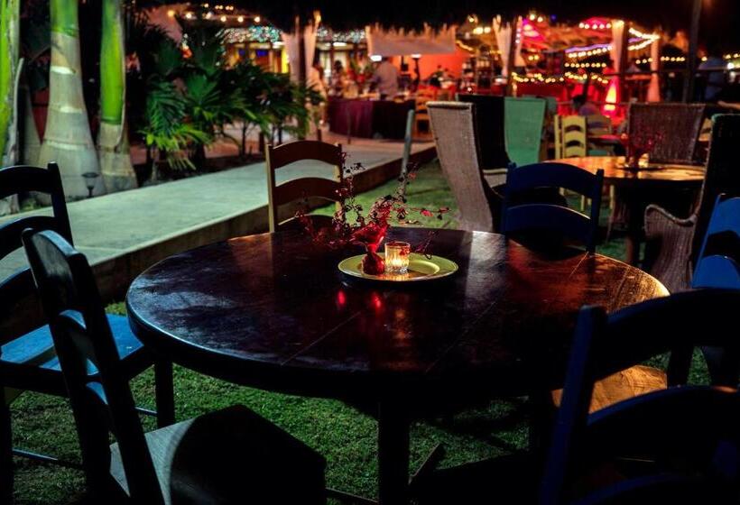 Lamanai Hotel & Marina