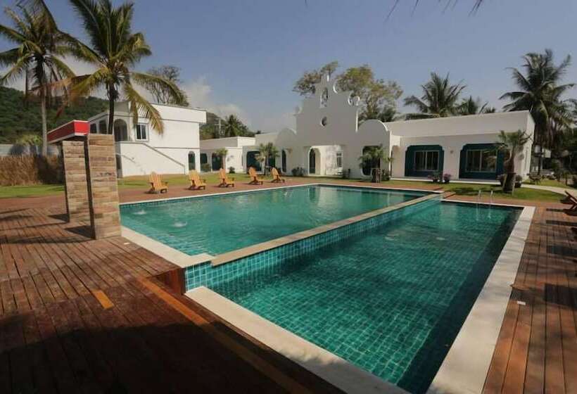 Meet The Sea Resort