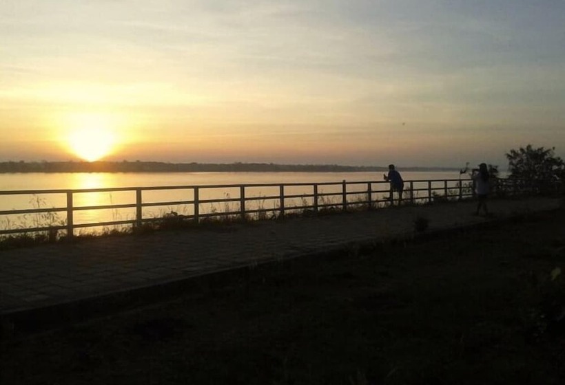 Wangnamkam Riverside Resort