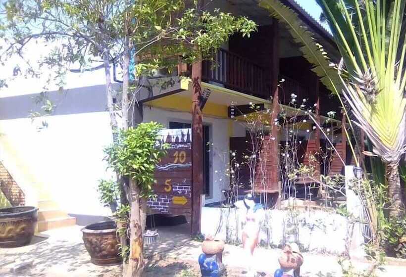 Wangnamkam Riverside Resort