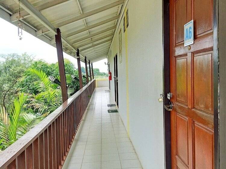 Wangnamkam Riverside Resort