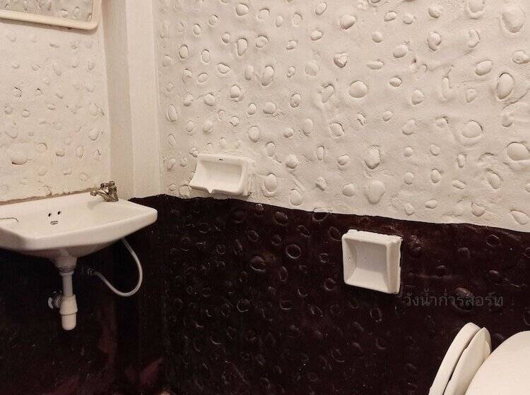 Wangnamkam Riverside Resort