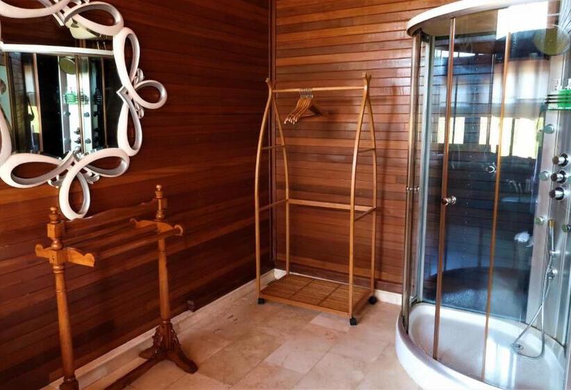 Breve Azurine Lagoon Resort