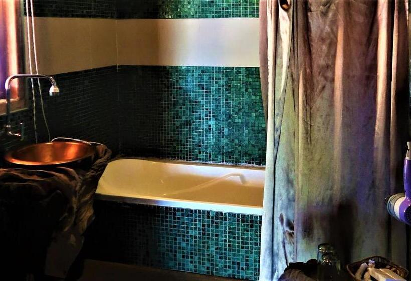 Breve Azurine Lagoon Resort