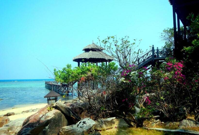 Breve Azurine Lagoon Resort