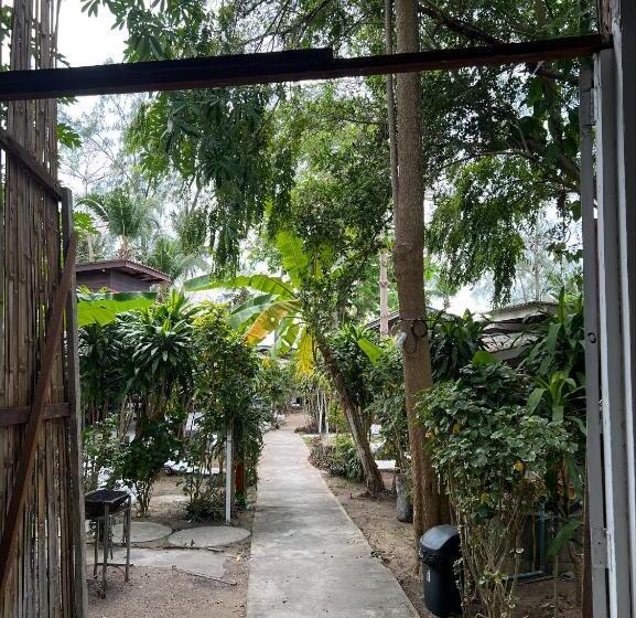 Haad Chao Phao Resort