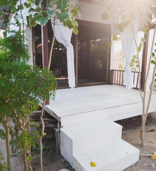 Haad Chao Phao Resort