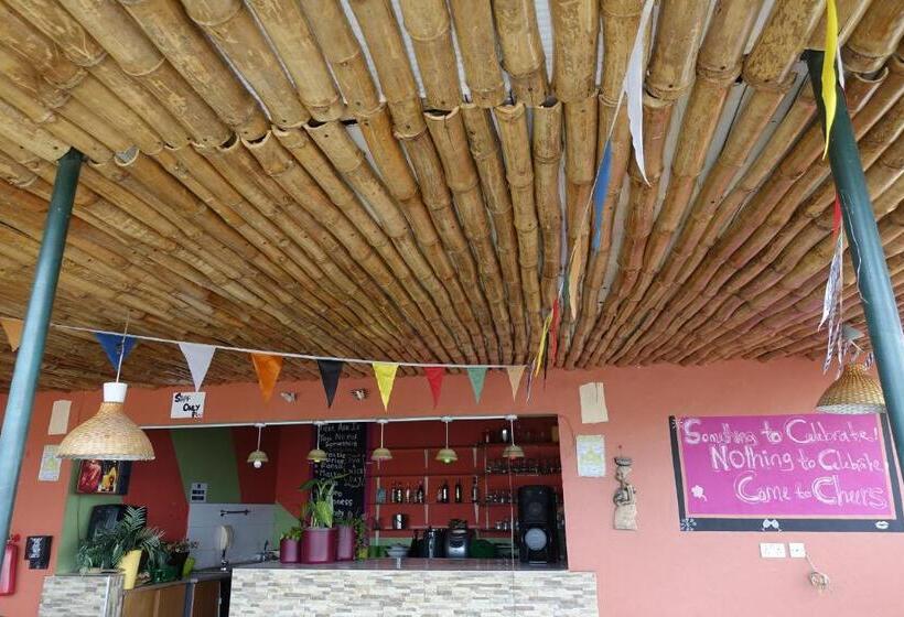 تختخواب و صبحانه Cheers Guesthouse