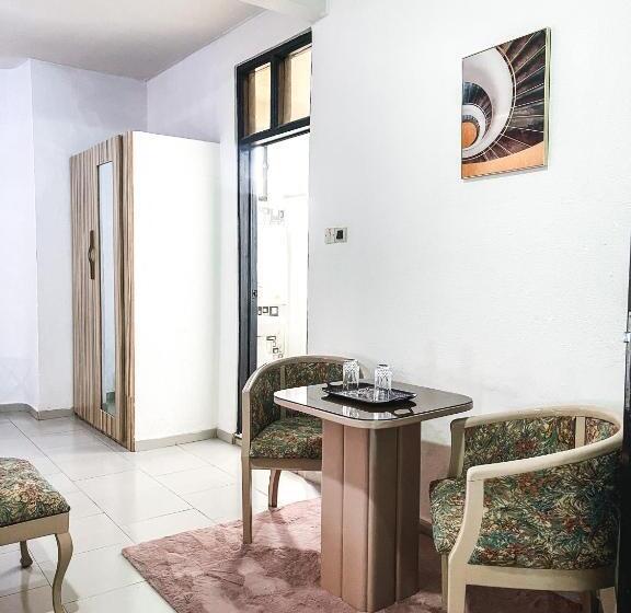 Hill View Hotel Mccarthy Hills