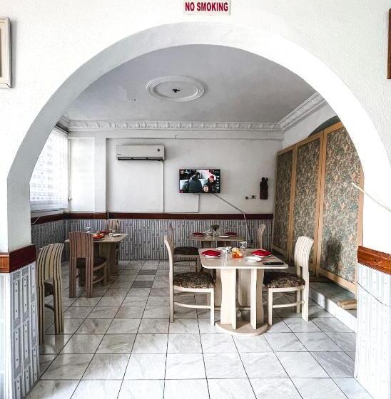 Hill View Hotel Mccarthy Hills