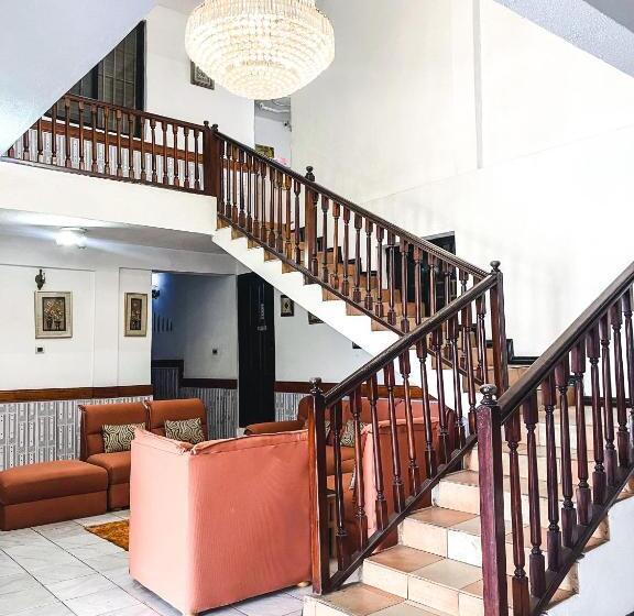 Hill View Hotel Mccarthy Hills