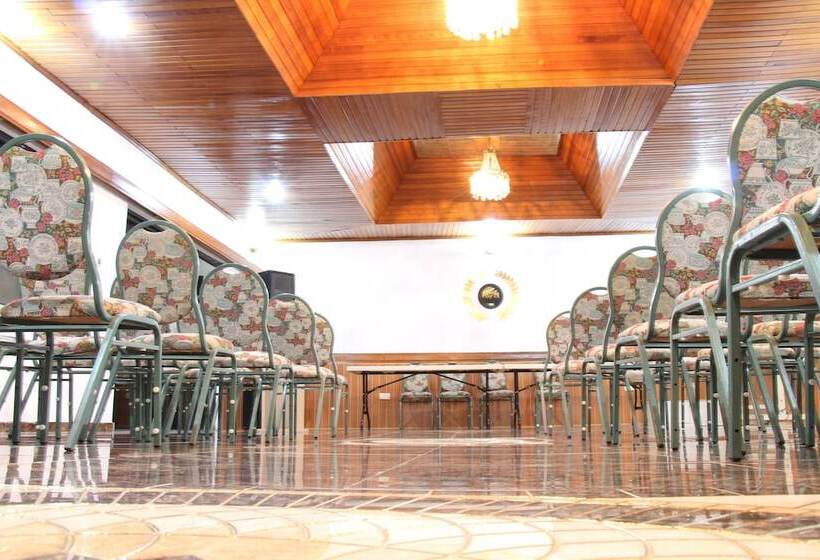 Hill View Hotel Mccarthy Hills