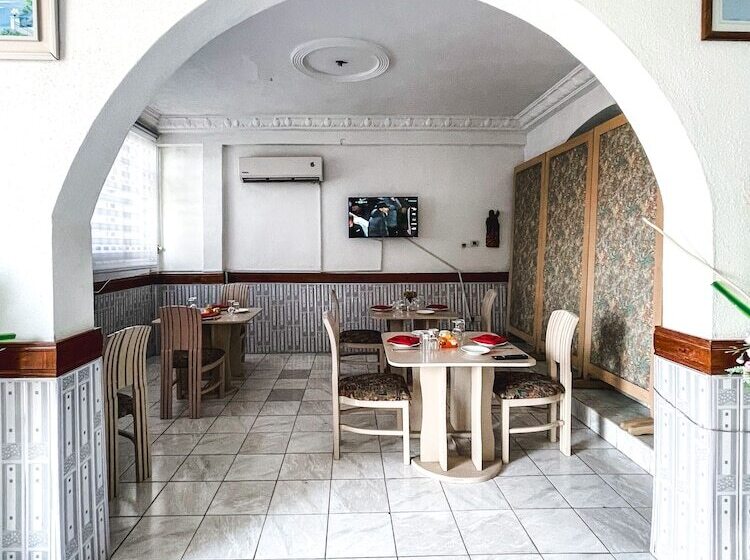 Hill View Hotel Mccarthy Hills