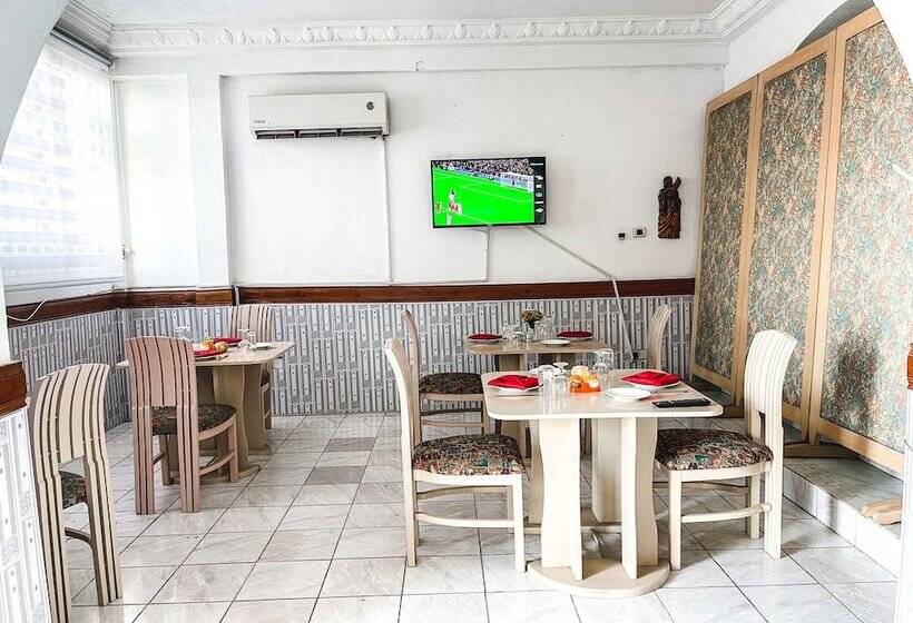 Hill View Hotel Mccarthy Hills