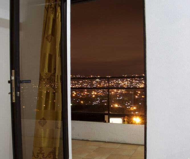 Hill View Hotel Mccarthy Hills