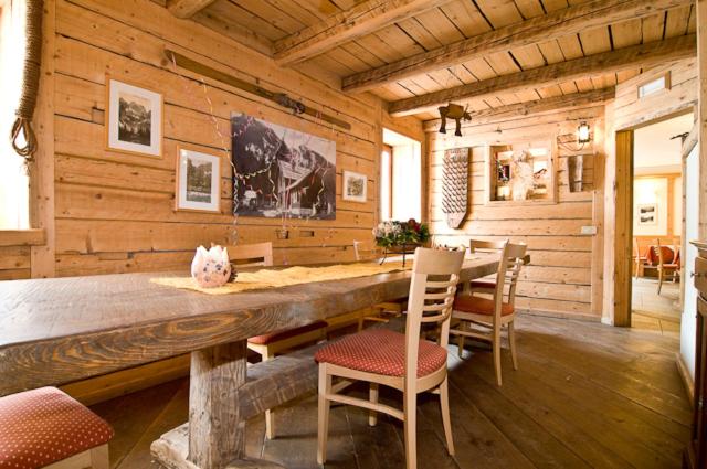 Отель Valbruna Inn Bed & Breakfast