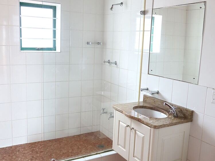 فندق Arniston Seaside Cottages