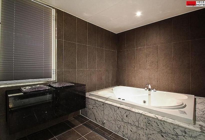 בית מלון כפרי Grand Windsor