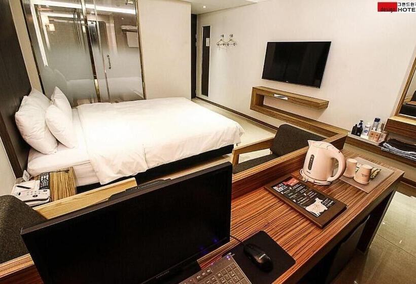 בית מלון כפרי Grand Windsor