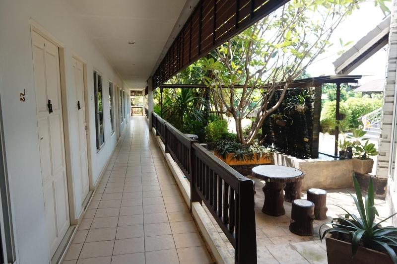 Hotelli Thatphanom Place