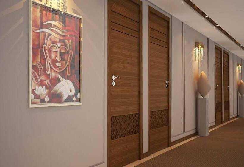 Отель Palm Luxury Inn