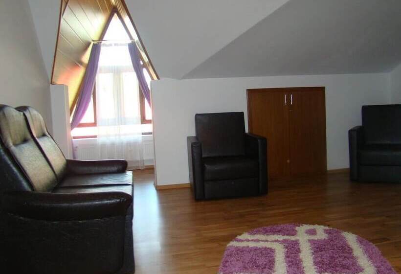 Отель Pensiunea Floare De Colt