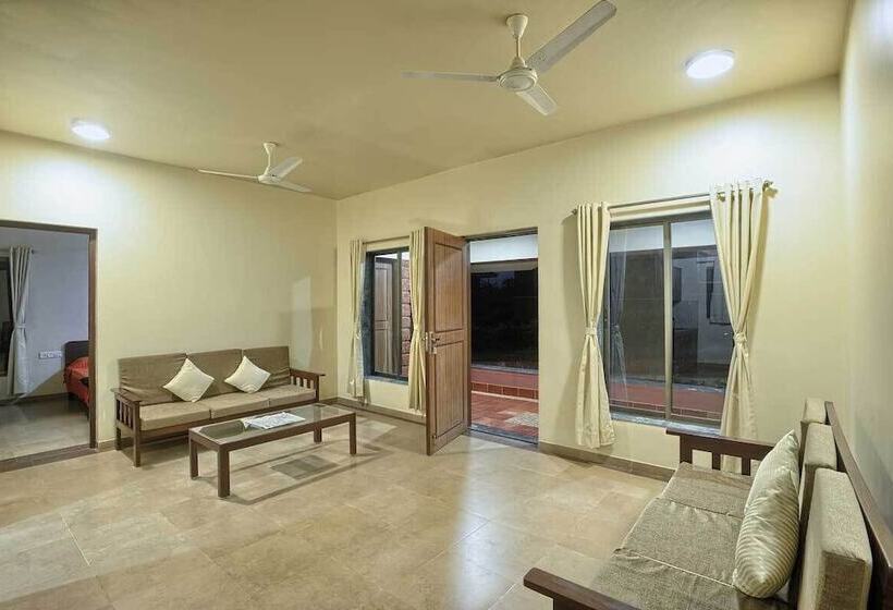 בית מלון כפרי Regenta Resort Mango Village Guhagar