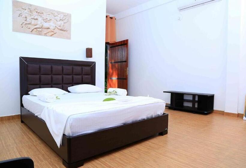 호텔 River Edge Yala