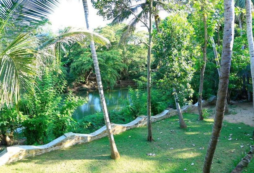 호텔 River Edge Yala